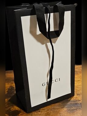 NEW Gucci White Black Medium Paper Shopping Gift Bag Ribbon Handles Bow Closure